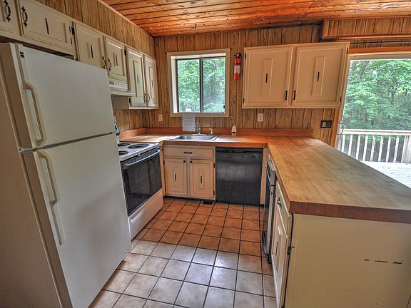 4th image of 800 Sugar Bush Ln