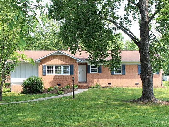2nd image of 514 Powell Cir NE