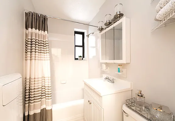 Sold by REMAX Elite | media 15