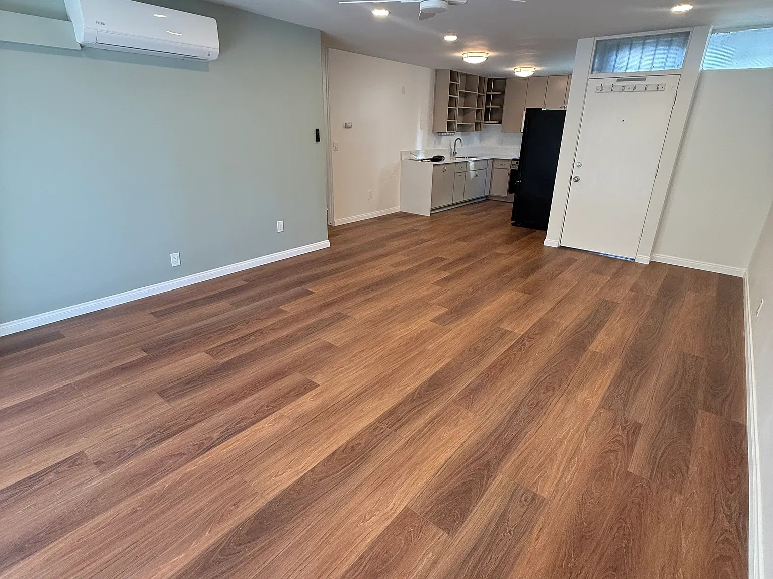 2 bed, 921 sqft, $3,100 — Photo 2