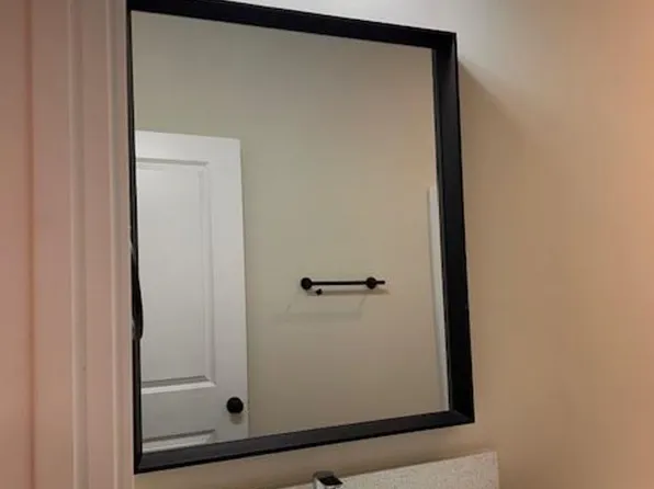 483 E Harper St, Valley Center, KS 67147