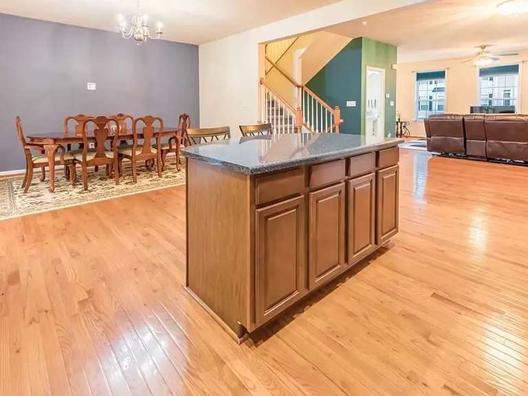 3910 Sun Way — Photo 8