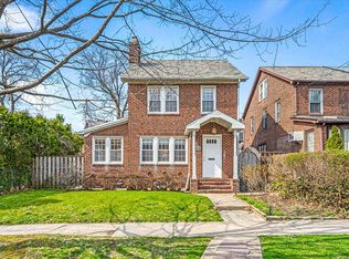 113 18th Un, Forest Hills, NY 11375