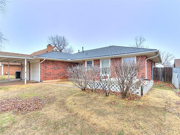 2nd image of 412 S Silver Leaf Dr