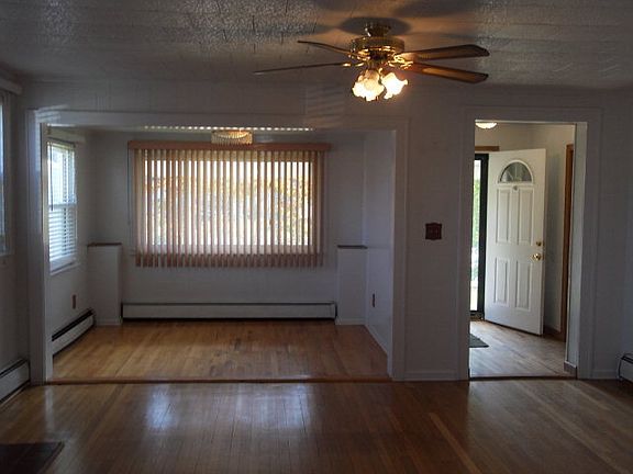 4th image of 1101 Main St E
