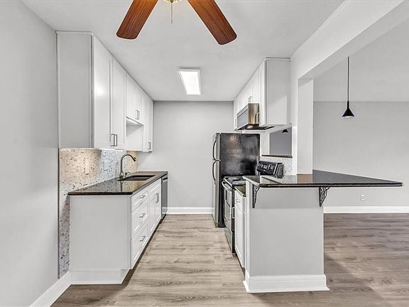 3rd image of 4530 Holly St APT 8