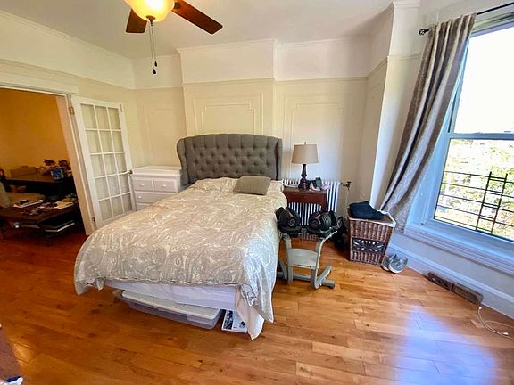 3rd image of 304 6th St #3