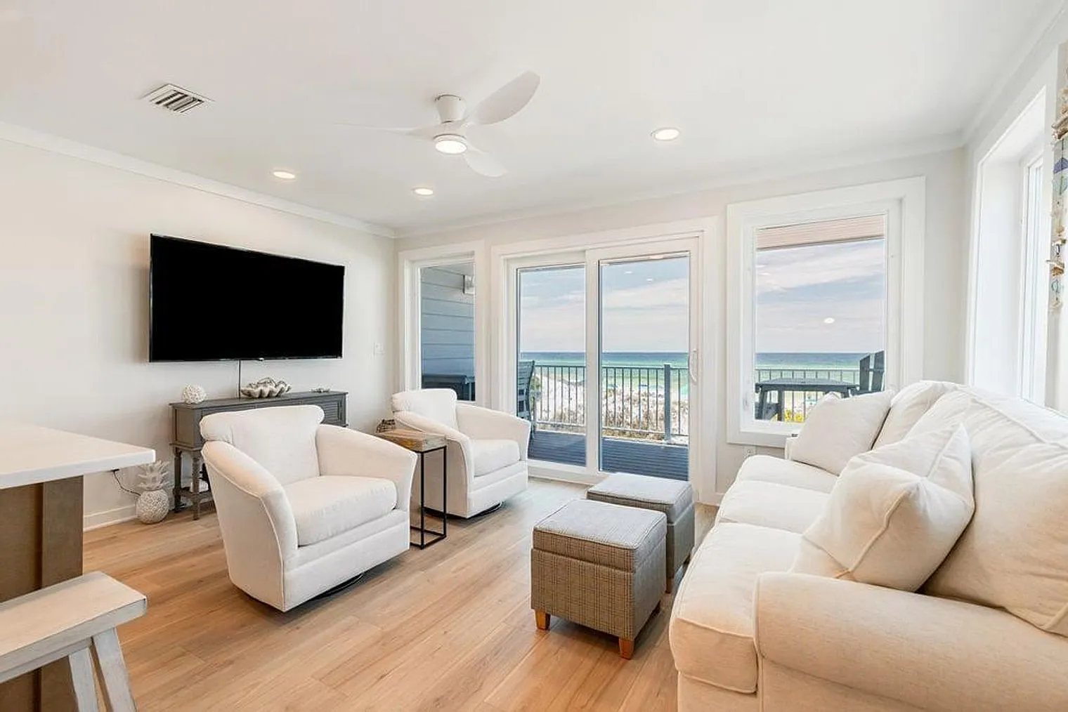 4 bed, 4.0 bath, 1356 sqft, $8,366 — Photo 4