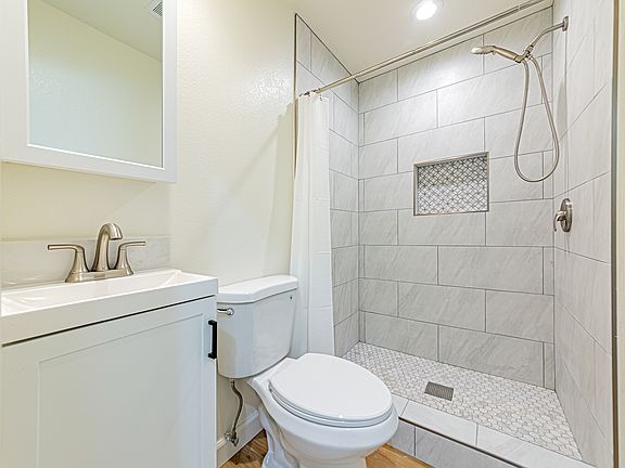 5th image of 2400 W Commonwealth Ave APT B