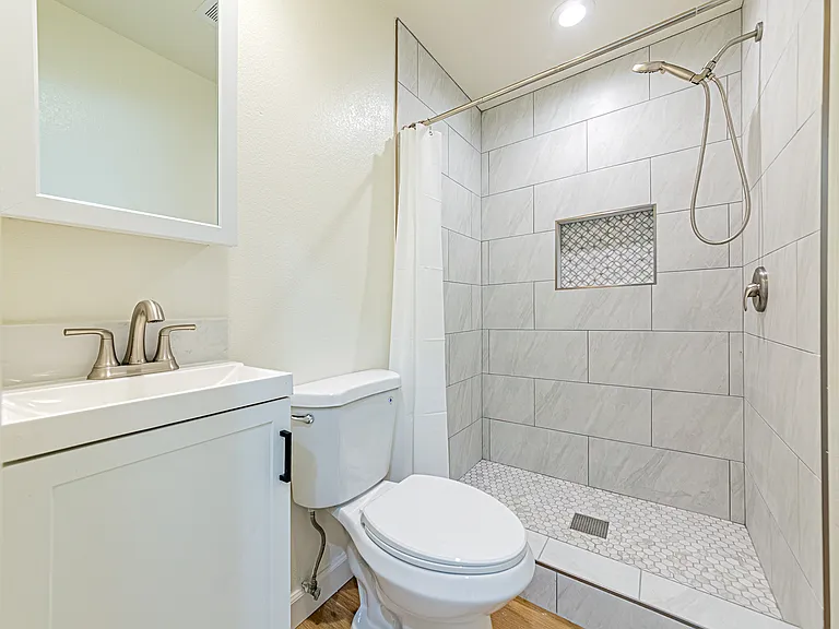 2400 W Commonwealth Ave #B — Photo 5