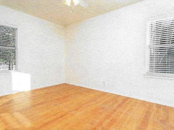 4th image of 13406 Eldridge Ave