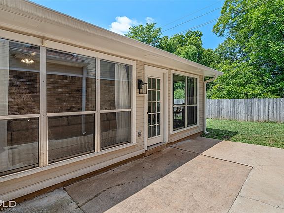 4th image of 1448 Winchester Dr