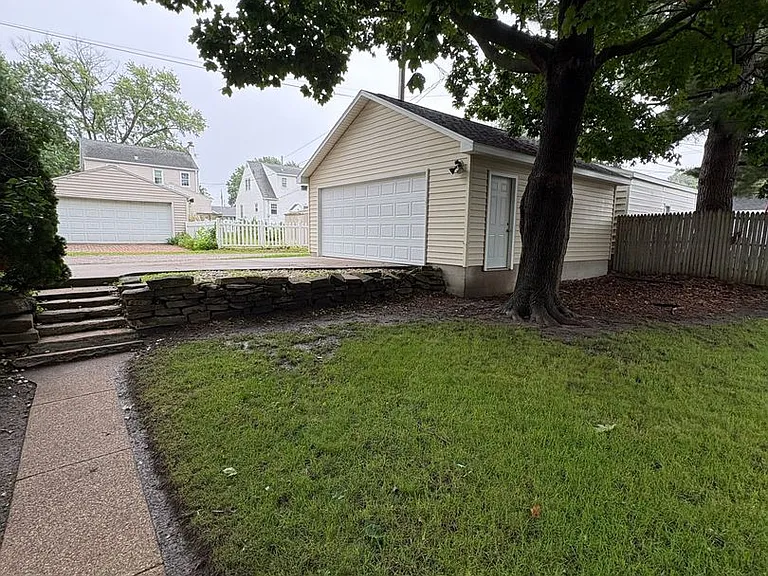 223 Hillside Ave — Photo 15