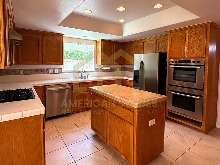 1255 Craig Dr — Photo 7