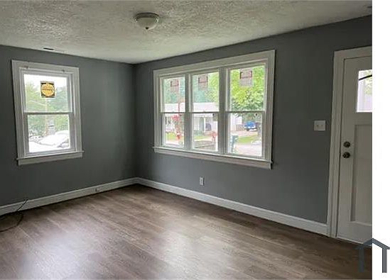 4th image of 183 Nelson Ave