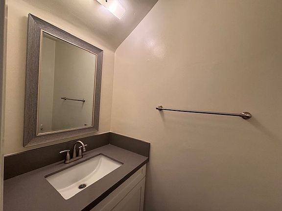 4th image of 547 Cherry Ave #3