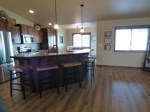 4th image of 1170 Brooks Dr W