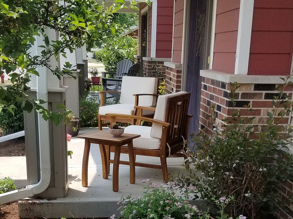 Private entry porch