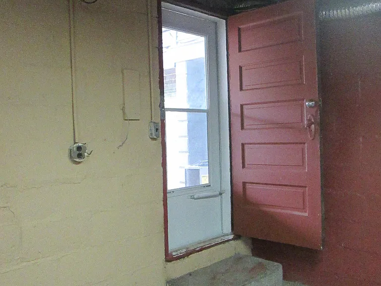 S 36th St — Photo 24