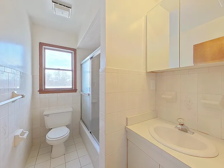 55 Ferguson St #2 — Photo 24