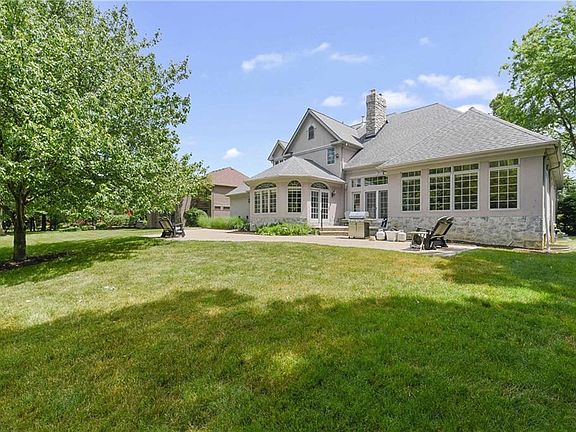 5th image of 3028 Forest Lake Dr