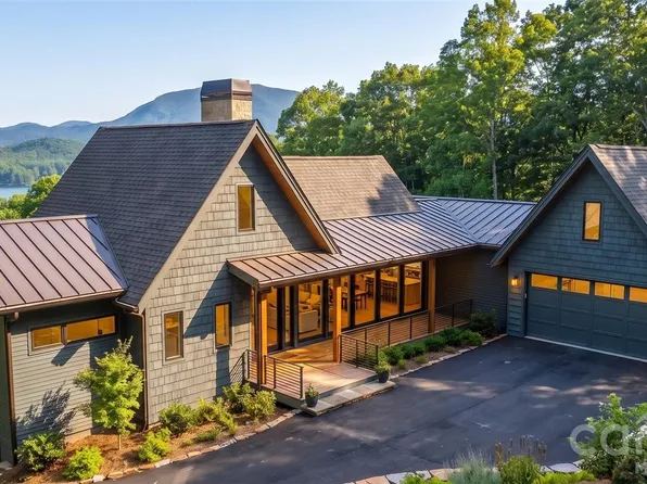 743 Hawk Mountain Rd, Lake Toxaway, NC 28747