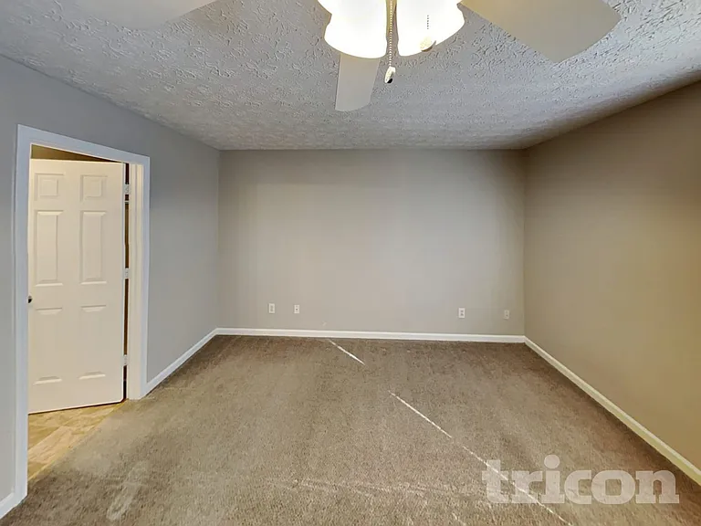 4586 Darrowby Dr — Photo 6