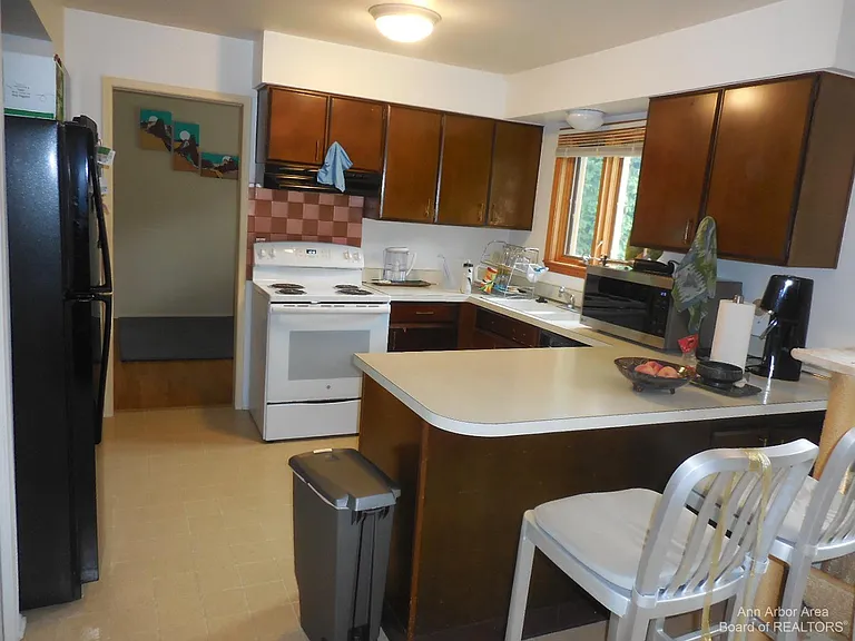 3253 Lockridge Dr — Photo 4