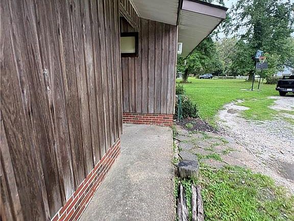 3rd image of 3609 Parr Ln