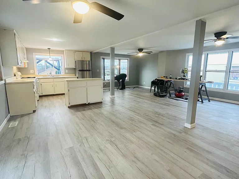 204 Phillips St — Photo 15
