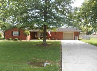 1527 Lady Marian Dr, Seymour, IN 47274