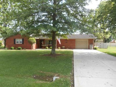 1527 Lady Marian Dr, Seymour, IN, 47274