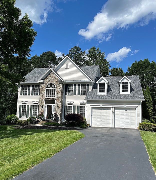 1st image of 8 Lakewind Ln