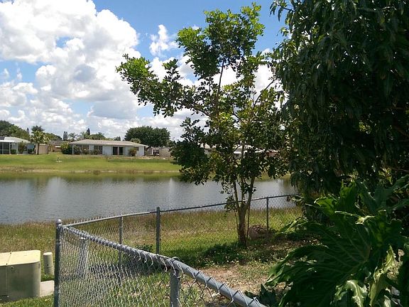 2nd image of 204 S Lake Dr