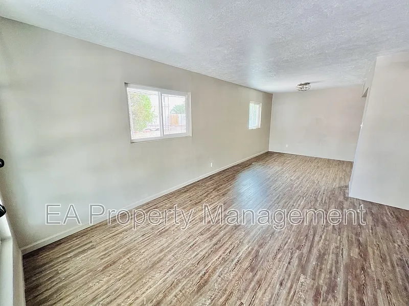 2 bed, 1.5 bath, 1200 sqft, $1,745 — Photo 4