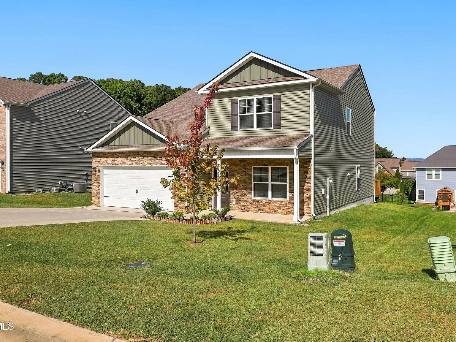 5 bed, 3.5 bath, 2618 sqft, $2,850 — Photo 3