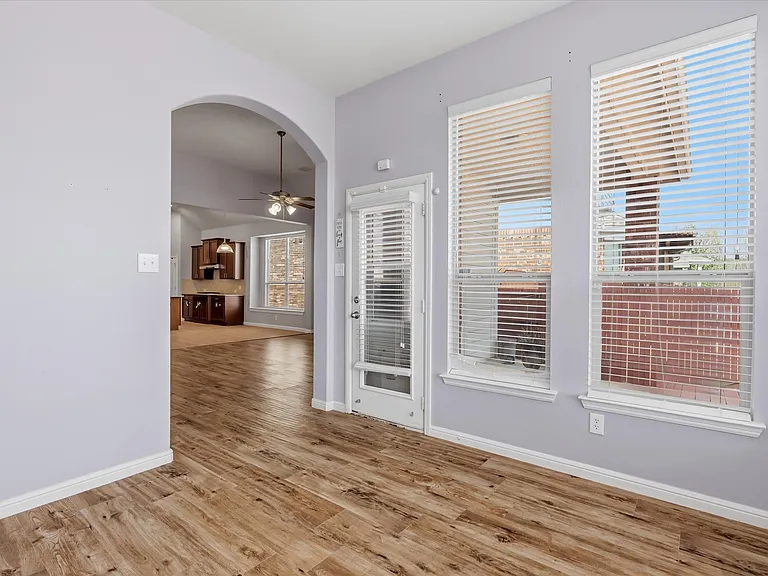 4114 Lee Hutson Dr — Photo 18