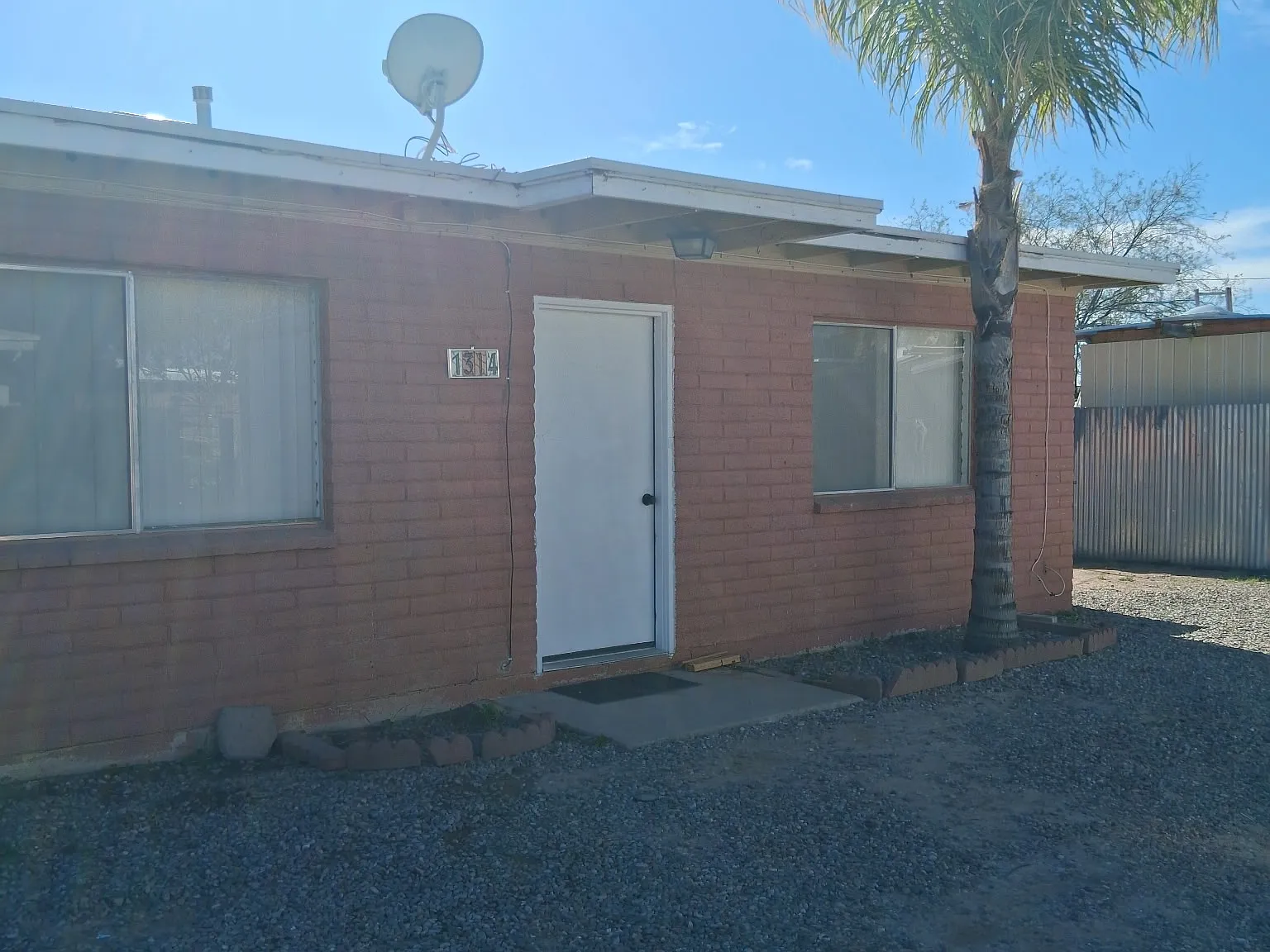 S 8th Ave, Tucson — Photo 1