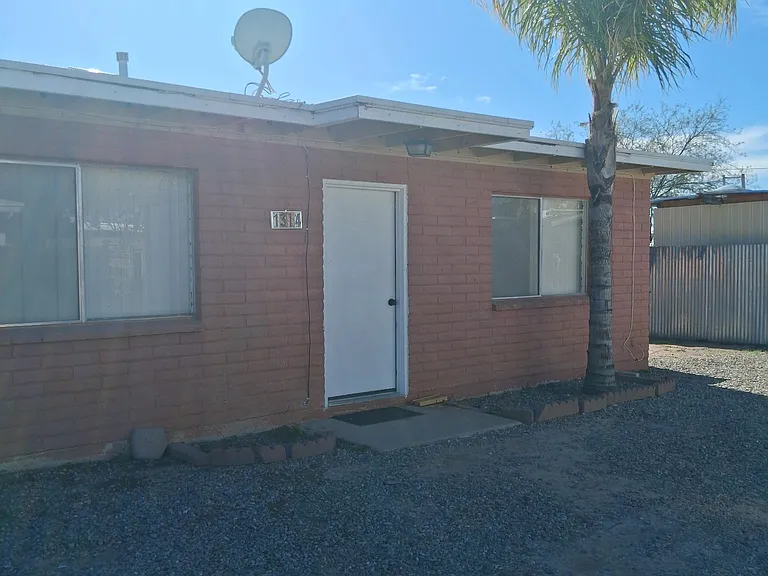 S 8th Ave — Photo 1