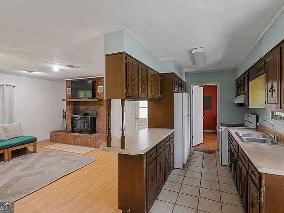 4th image of 495 Sconyers St