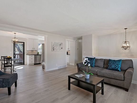 3rd image of 1076 E Godatia Ln