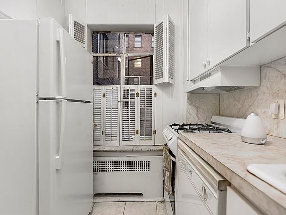 4th image of 45 W 54th St #2C