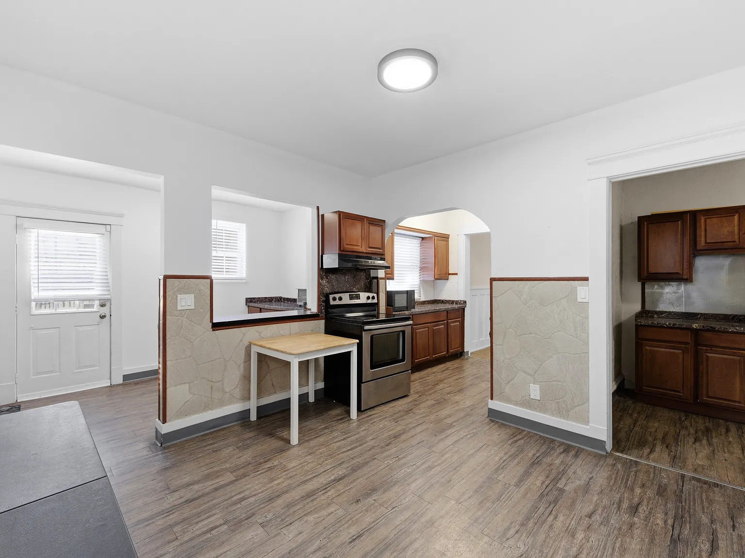 6 bed, 2653 sqft, $2,500 — Photo 3