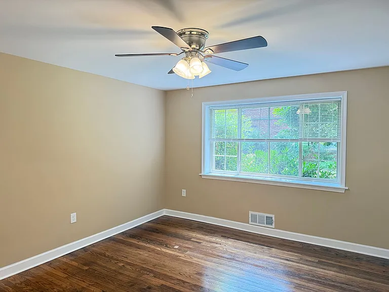 8804 Bradford Rd — Photo 9