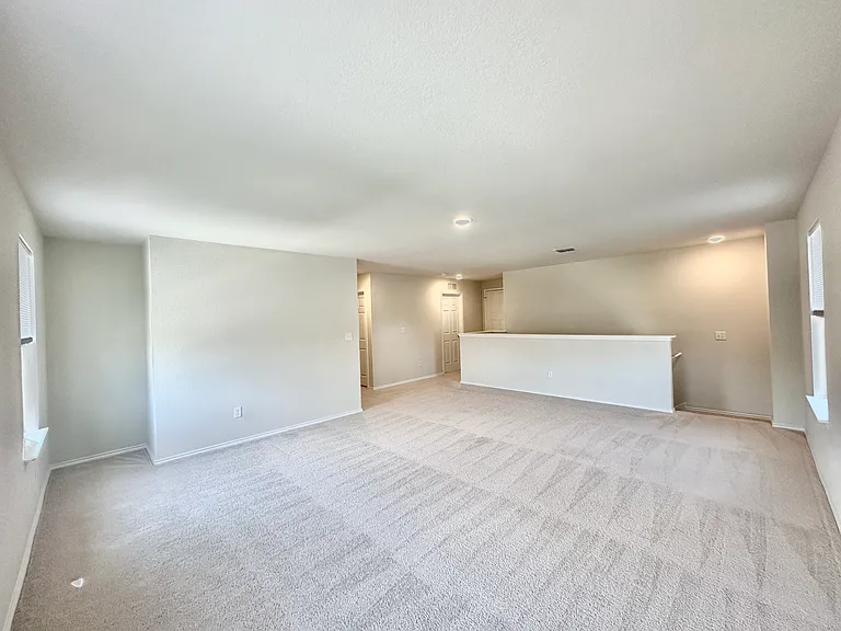 10235 Crossbuck — Photo 17