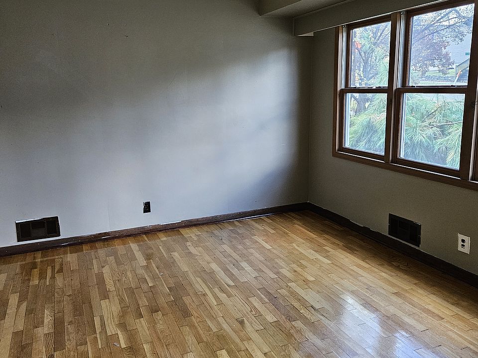 2nd image of 807 Bradley Ave