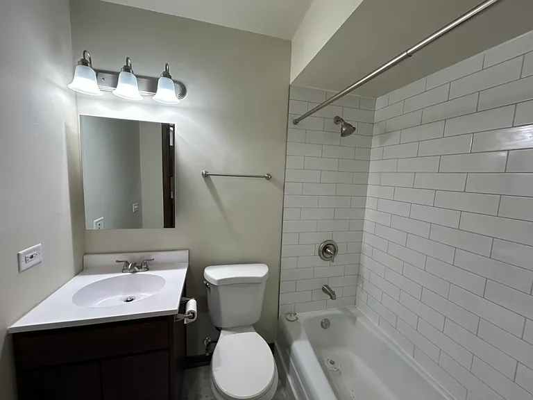 872 N Milwaukee Ave #D-1 — Photo 7