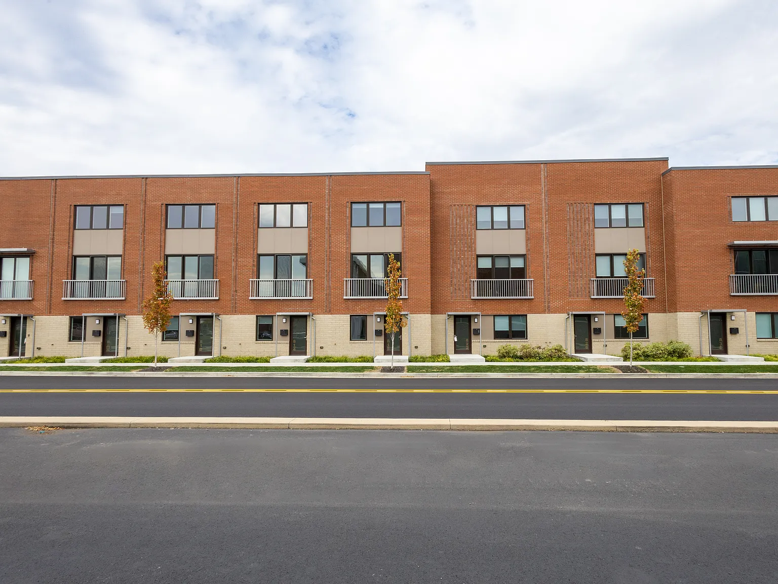 2 bed, 2.5 bath, 1376 sqft, $1,895 — Photo 1