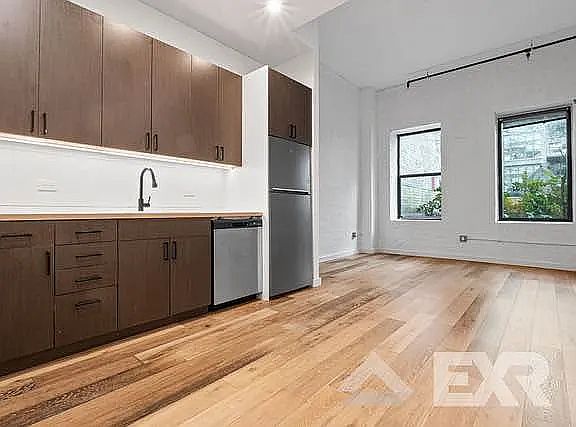 2nd image of 943 Bergen St #303