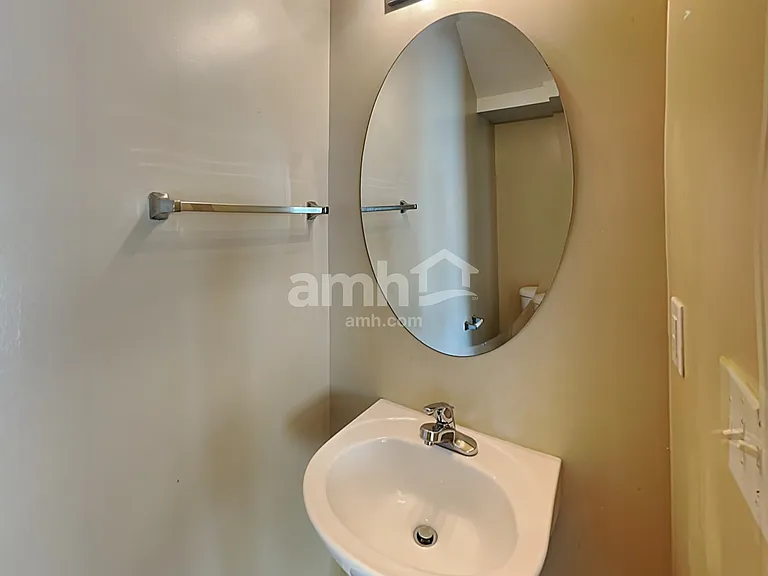 5103 Abercromby St — Photo 7